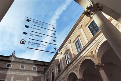 La segnaletica iconografica del Cortile del Palazzo Ducale di Urbino